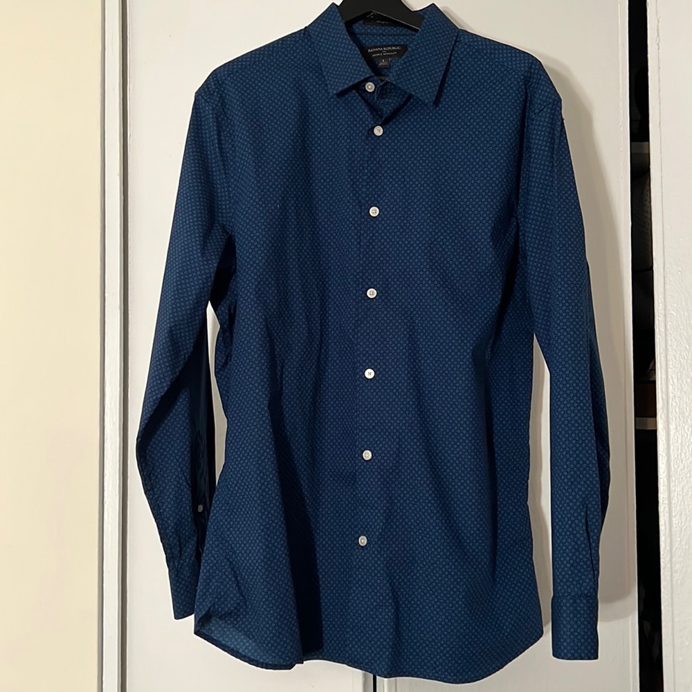 BANANA REPUBLIC SLIM FIT WRINKLE RESISTANT BUTTON DOWN SHIRT